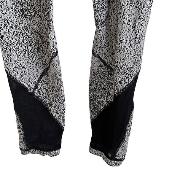 Lululemon Outrun Tight Power Luxtreme Spray Jacquard White Black Leggings - Picture 6 of 10